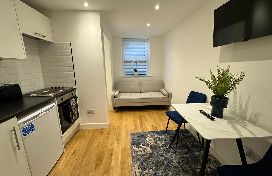 B2, The Kove, West Hill Road-1