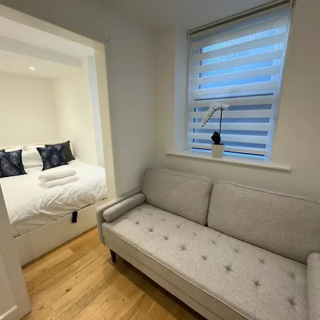 B2, The Kove, West Hill Road-2