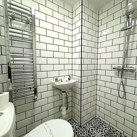 B2, The Kove, West Hill Road-3