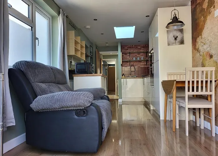Modern One-Bed Flat With Patio